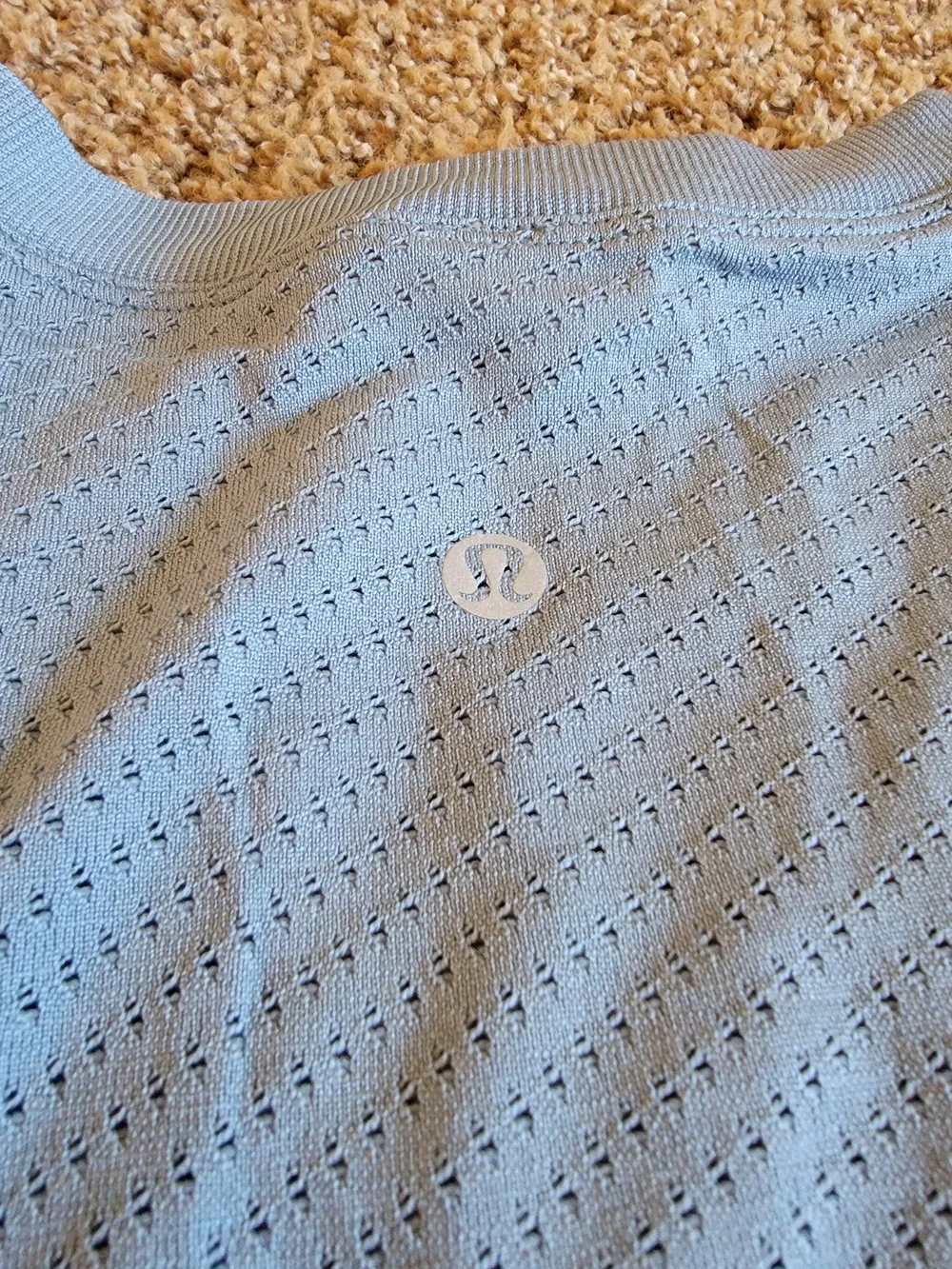 lululemon athletica Women's Swiftly Open Hole Long Sleeve V-Neck Top Size 14